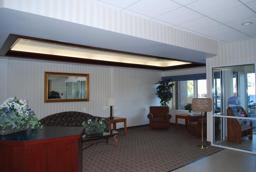 Clinton Inn & Suites Port Clinton Exterior photo